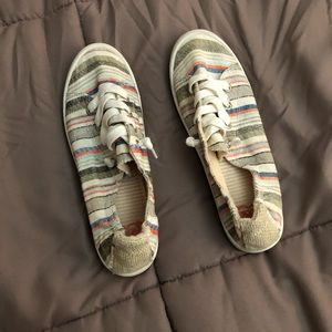 Used Roxy serf tennis shoes